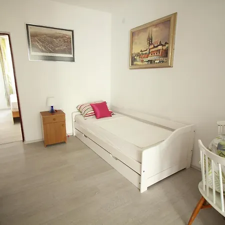 Apartmani Niessner Malinska Exterior photo